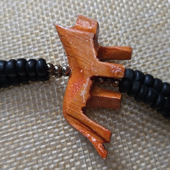 Vintage Necklace. Black Wooden Beads, Safari Animals. Excellent Condition. - Picture 6 of 10